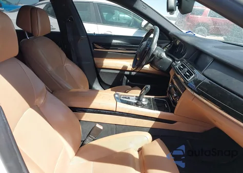 2013 BMW 740I z USA, uszkodzony, nr VIN WBAYA6C59DC995311